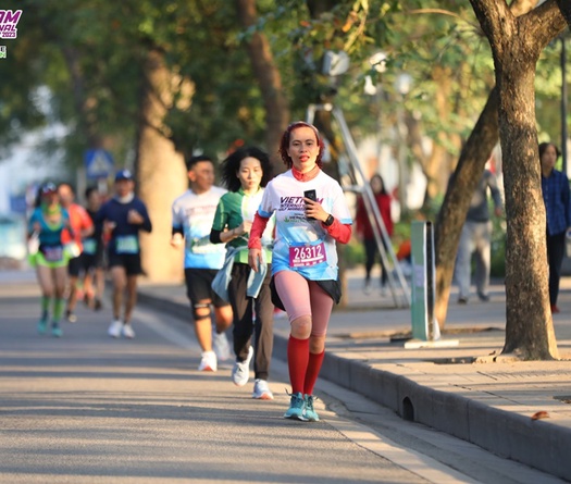 Nhà văn yêu chạy bộ Trang Hạ: “Tôi không kết nối với ai chạy cùng giải, vì sợ họ sẽ phải chờ tôi”