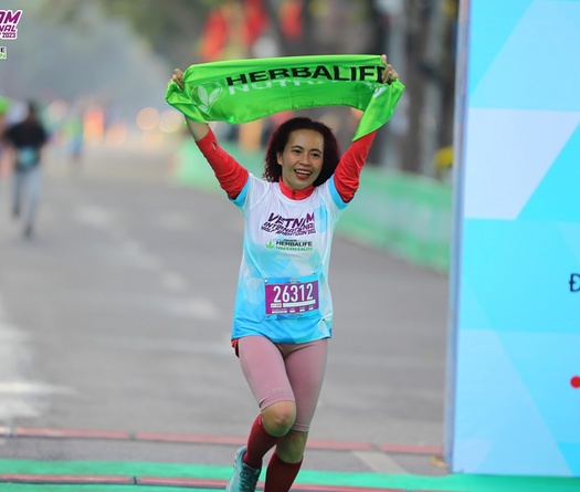 Nhà văn Trang Hạ và “cuộc chạy bắt lửa” tại Giải Bán Marathon Quốc tế Việt Nam 2023 tài trợ bởi Herbalife Nutrition