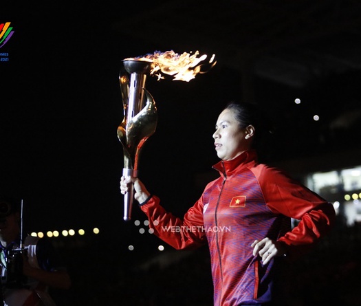 Những ngôi sao điền kinh tỏa sáng tại Lễ khai mạc SEA Games 31