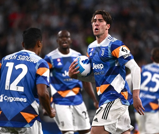 Juventus thoát thua ở phút 95 với 2 thẻ đỏ gây tranh cãi 