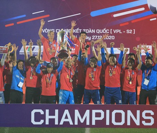 Song Hùng vô địch VPL-S2 trong ngày hội của làng bóng "phủi" Việt