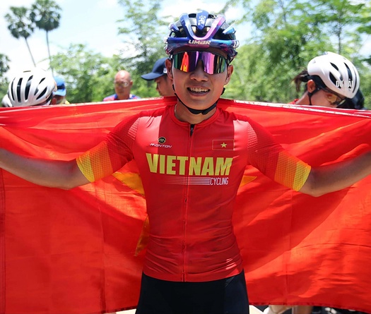 Nguyễn Thị Thật nén đau buốt gối, tung nước rút 300m cuối chặng đua xe đạp Asiad 19