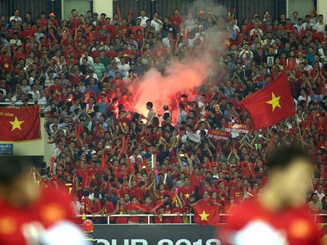 Từng bị phạt tiền tỷ, VFF kêu gọi CĐV không đốt pháo sáng khi xem Viettel đá AFC Cup 2022