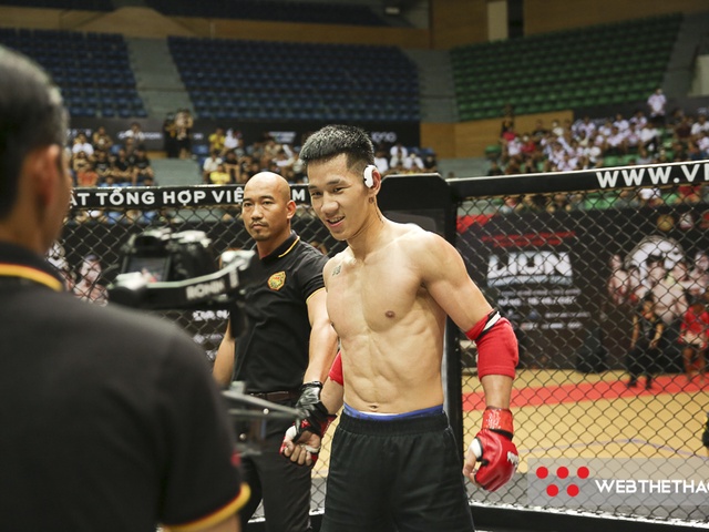 Võ sĩ Việt kiều Vũ Huy Tuấn: Chiến thắng ngày hồi hương ngọt ngào tại LION Championship