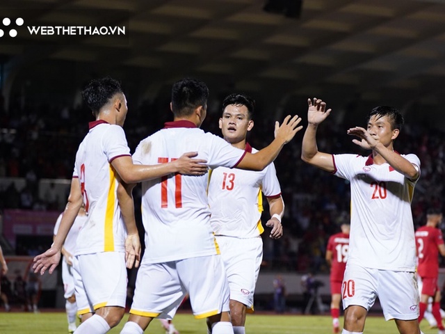 Tuyển Việt Nam rớt hạng, vẫn bỏ xa Thái Lan ở bảng xếp hạng FIFA