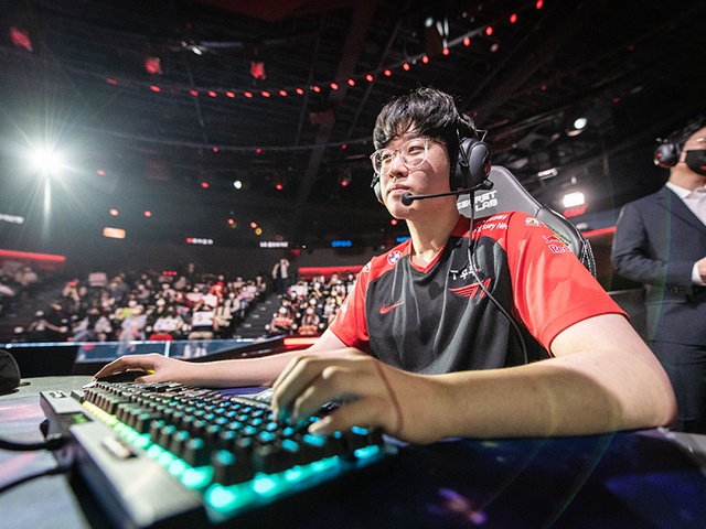 T1 Zeus: Đối đầu với Nuguri là một cuộc chiến khó khăn