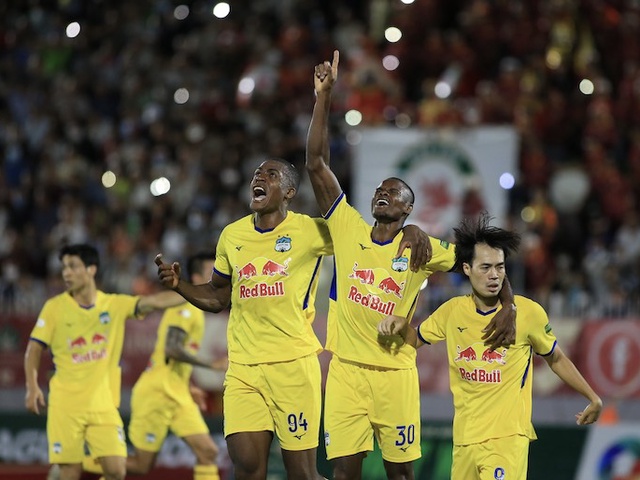 HLV Kiatisuk hài lòng dù chưa thắng 5 trận liên tiếp ở V.League 2022
