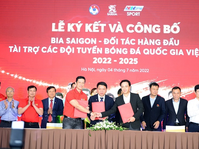 Có nhà tài trợ hàng đầu, bóng đá Việt Nam hướng đến tầm cao mới