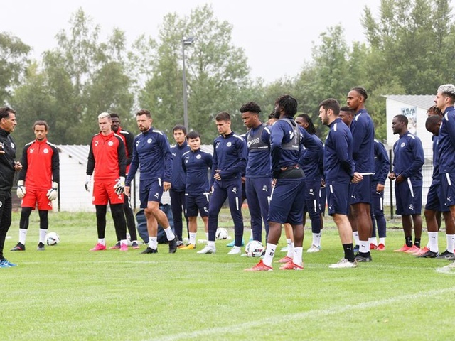 Bán vé trận giao hữu đầu tiên của Quang Hải ở Pau FC