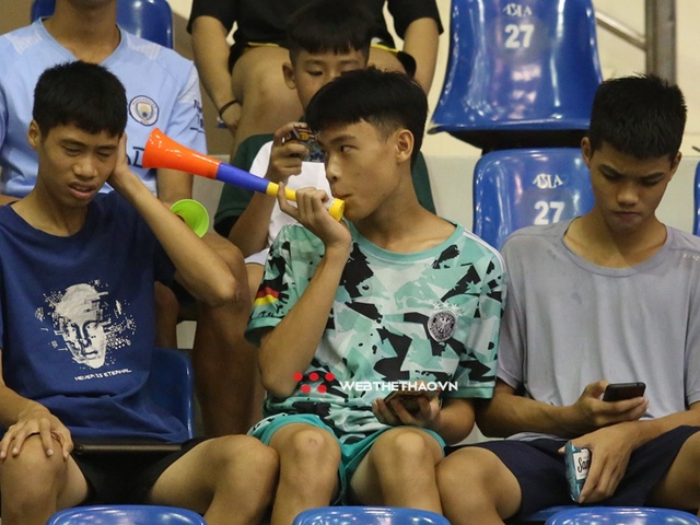 Kèn Vuvuzela tại giải bóng chuyền VĐQG 2022: Văn hóa cổ vũ hay tra tấn?