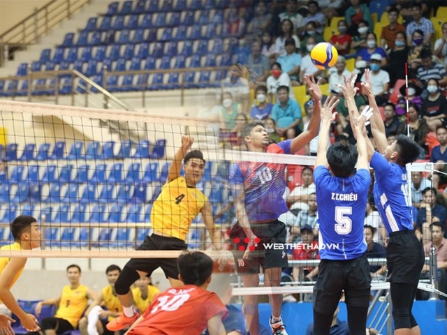Hình ảnh trái ngược ở 2 nhà thi đấu tổ chức giải bóng chuyền VĐQG 2022