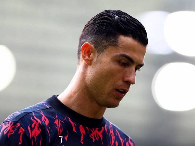 Lời đề nghị đầu tiên cho Ronaldo từ Chelsea có giá bao nhiêu?