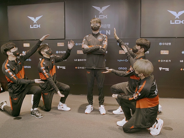 T1 đánh bại BRO với đội hình 2 anh em Yasuo - Yone