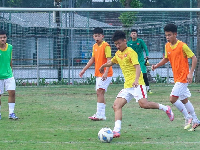 Gạt bỏ ồn ào kiện tụng từ Indonesia, U19 Việt Nam rèn sút luân lưu để đấu U19 Malaysia