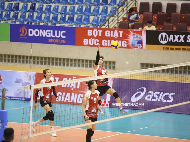 Moma Bassoko chơi dưới sức, Hóa chất Đức Giang vẫn dễ dàng vượt qua Tứ kết bóng chuyền VĐQG 2022