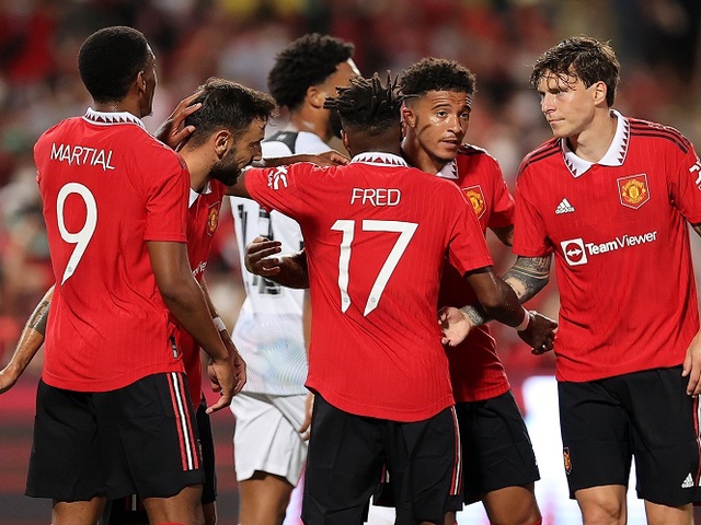 Ten Hag không hài lòng với MU dù thắng đậm Liverpool
