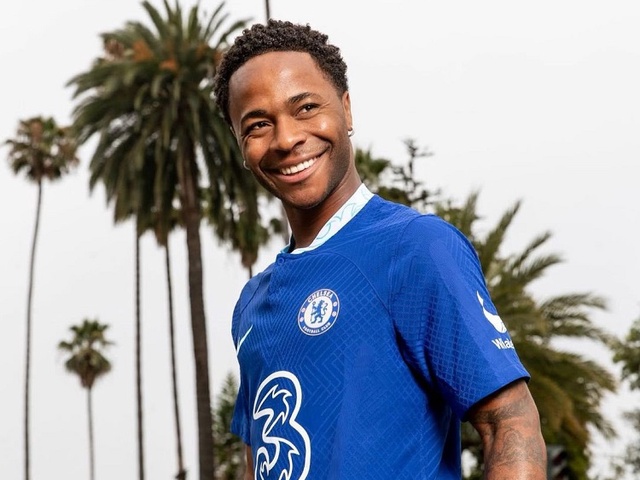Sterling trở về “nhà” và những hình ảnh đầu tiên với Chelsea