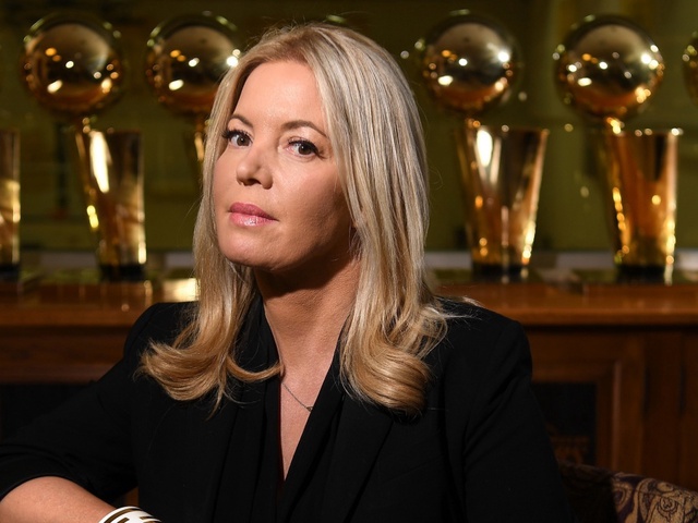 Bà chủ Jeanie Buss ra tối hậu thư với ban lãnh đạo Los Angeles Lakers
