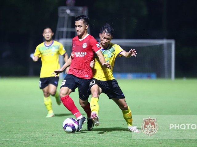 Cầu thủ 16 tuổi ghi bàn ở phút 90+4 đưa Phố Hiến lên đầu bảng hạng Nhất 2022