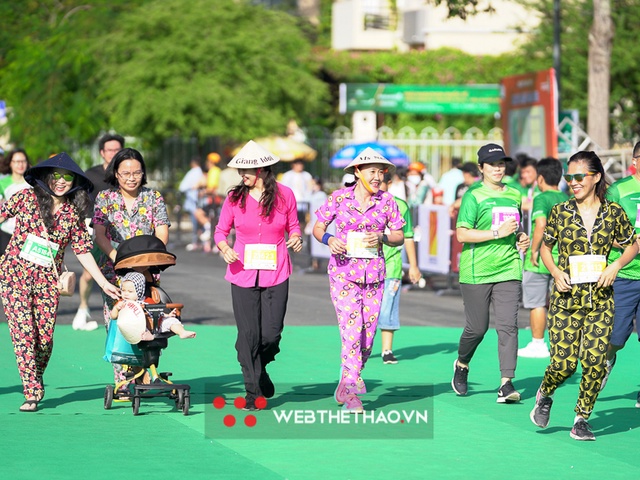 Hình ảnh ấn tượng trên đường đua giải Marathon Quốc tế Vietcombank Mekong Delta 2022