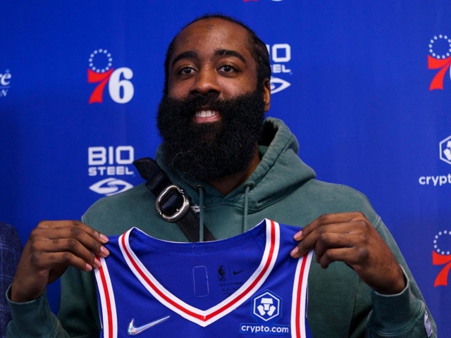 Động cơ thực sự khiến James Harden giảm lương là gì?