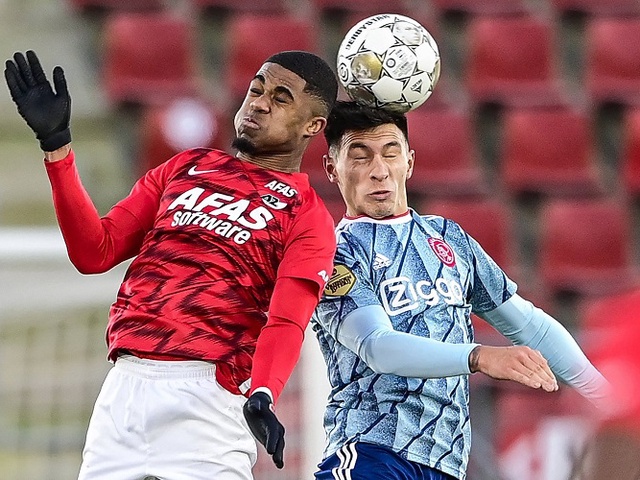 Lisandro Martinez có thể chơi 4 vị trí tại MU