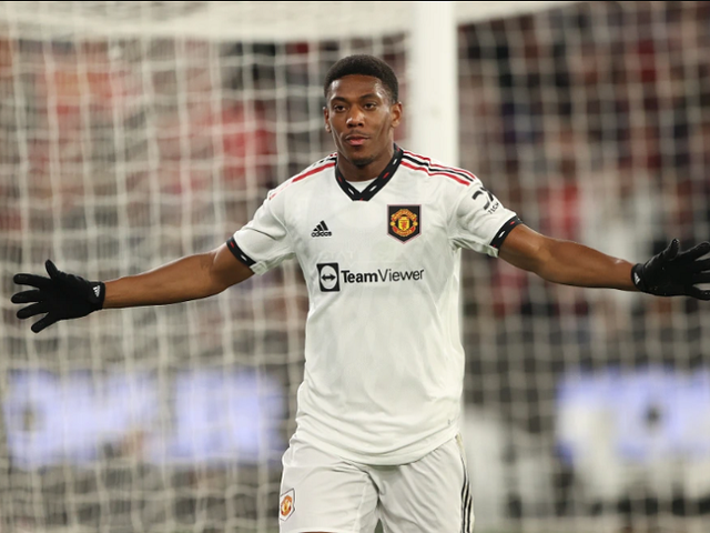 Martial bùng cháy với MU, CĐV nhắc đến Cristiano Ronaldo