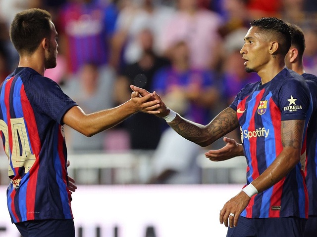 Raphinha ra mắt như trong mơ với Barca trên đất Mỹ