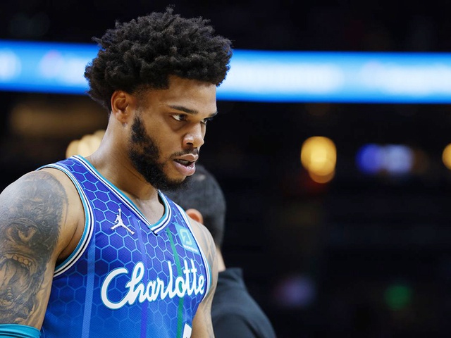 Ngôi sao NBA bị cáo buộc 3 tội danh bạo lực gia đình