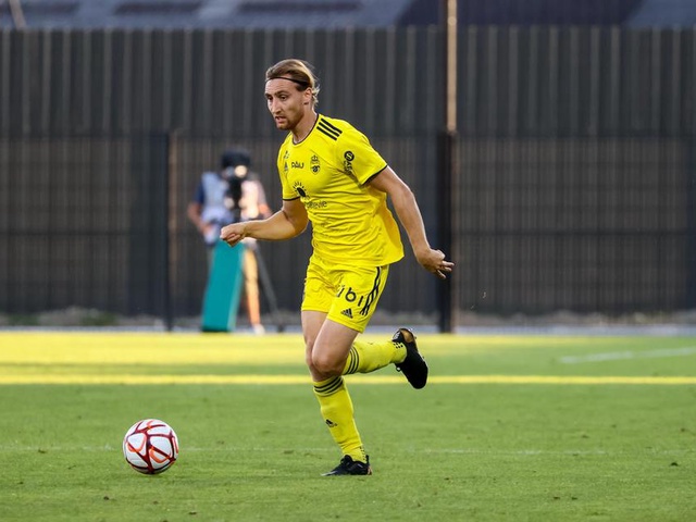 “Đối thủ” của Quang Hải ở Pau FC tìm được bến đỗ mới