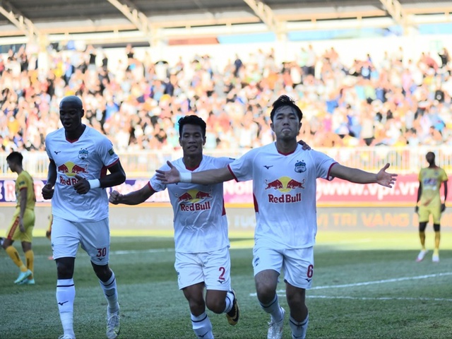 HAGL thắng trận thứ 4 liên tiếp, trở lại mạnh mẽ đua vô địch V.League 2022