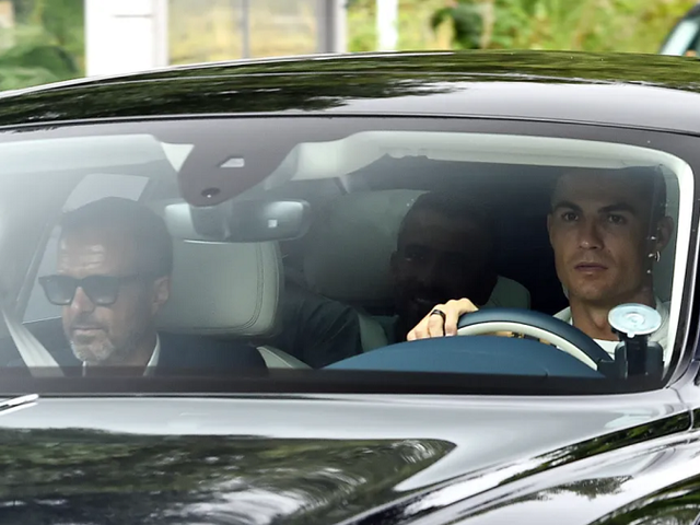 MU vẫn cứng rắn với Cristiano Ronaldo, tình hình thêm bế tắc