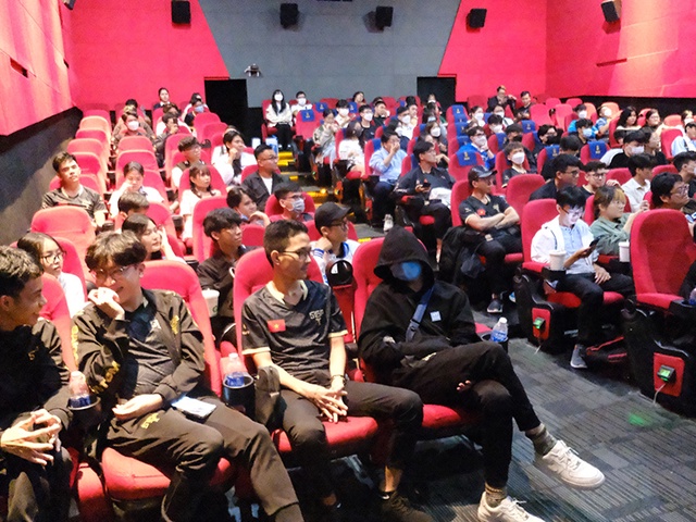 Saigon Phantom offline cùng fan hâm mộ, ra mắt HLV trưởng mới