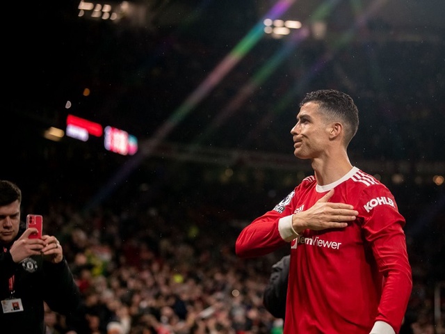 Ronaldo bất ngờ tuyên bố chơi cho MU vào cuối tuần