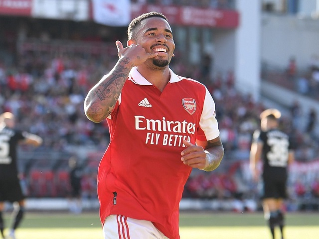 Gabriel Jesus tiếp tục bùng nổ, Arsenal đoạt Emirates Cup