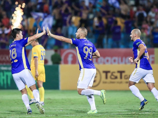 Hà Nội FC ngược dòng trước SLNA, xây chắc ngôi đầu bảng V.League 2022