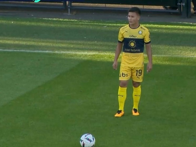 Quang Hải sung sướng trong lần đầu ra sân tại Ligue 2  