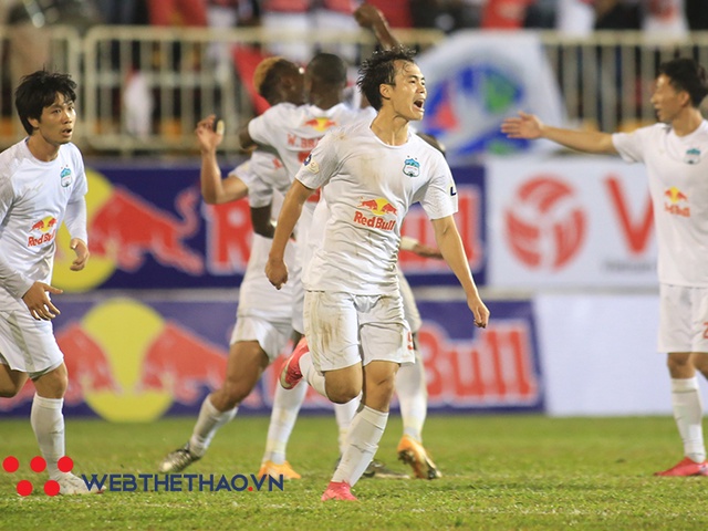 Thắng giòn giã, HAGL lập hat-trick giải thưởng ở V.League 2022