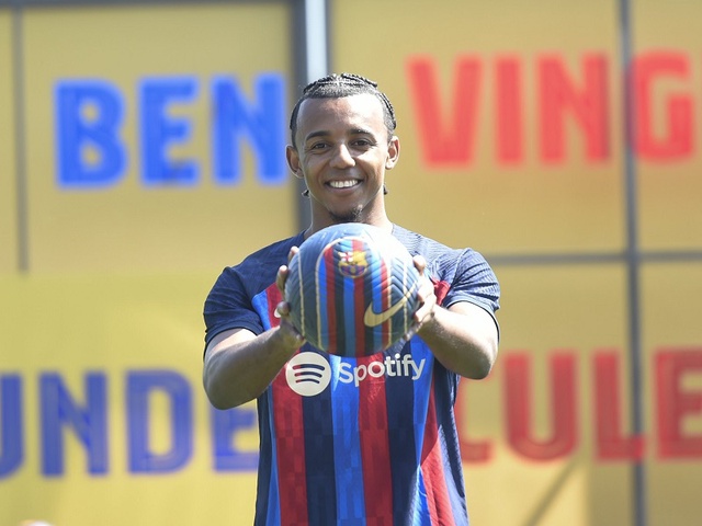 Barca trả lương cho Kounde gấp đôi tại Sevilla