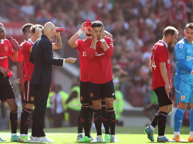 Ronaldo sẽ ngồi ghế dự bị khi bắt đầu mùa giải cùng MU?
