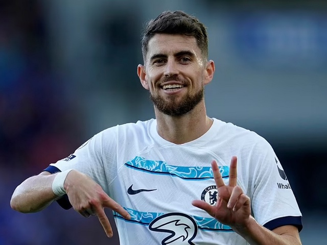 Jorginho sút phạt đền thành công cho Chelsea nhiều hơn Hazard