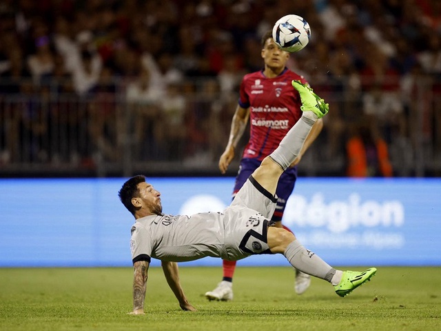 Bàn thắng “xe đạp chổng ngược” đưa Messi vào lịch sử