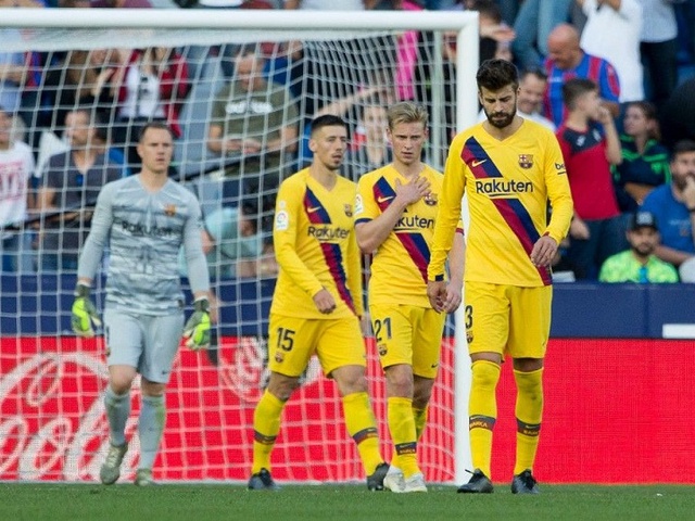 De Jong liên quan đến khoản phụ trội hơn 300 triệu euro của Barca