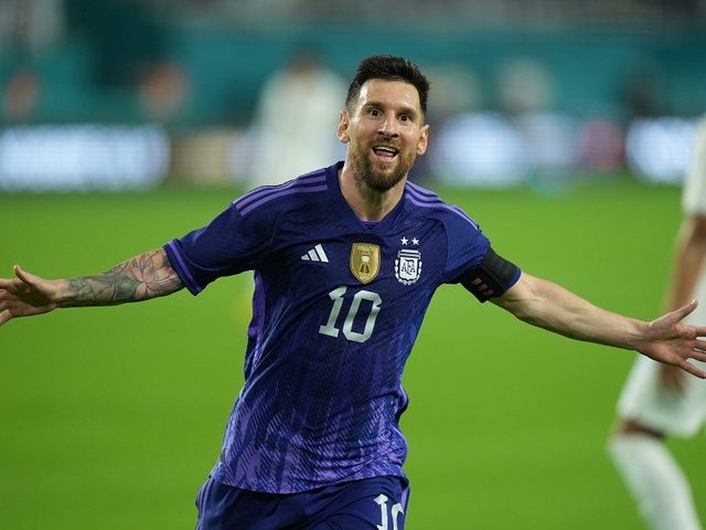 Sau Ronaldo, Messi trở thành chân sút hàng đầu của đội tuyển thế nào?