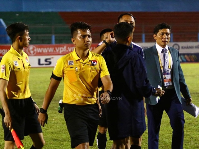 Cháu của trưởng ban Trọng tài Dương Văn Hiền bị phản ứng vì thổi phạt đền “ma”?