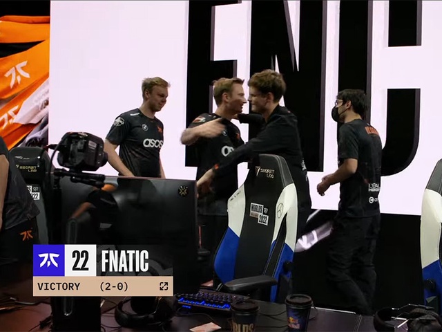 T1 bất ngờ gục ngã dưới tay Fnatic, LCK có ngày ác mộng tại vòng bảng CKTG 2022