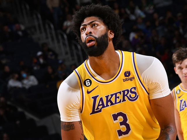 Anthony Davis hồi sinh với trận đấu bùng nổ, Lakers thắng trận preseason đầu tiên trong 3 năm