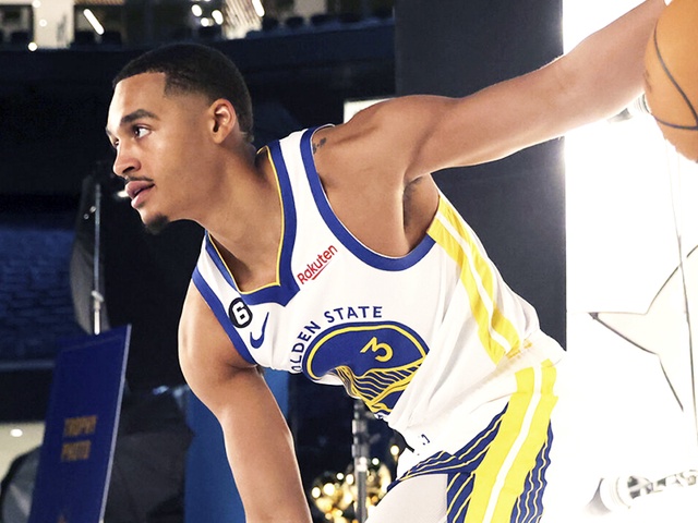 Bình tâm giữa drama Draymond Green, Jordan Poole tỏa sáng trong trận preseason trước Lakers