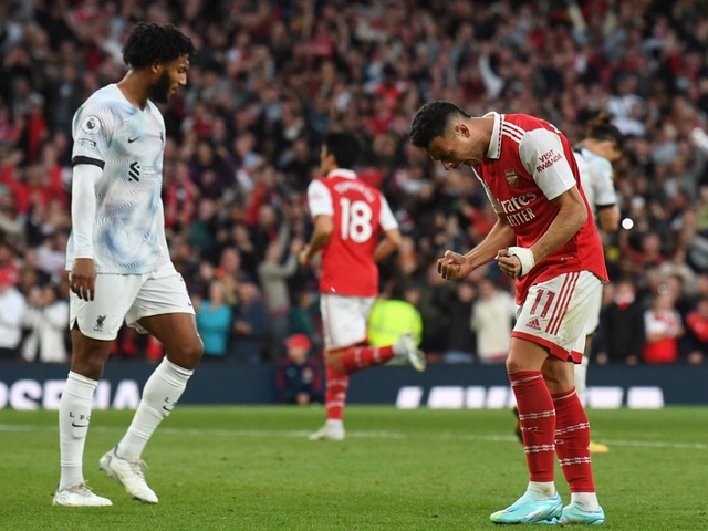 Arsenal phải tăng gấp 3 tiền lương để giữ chân tiền đạo Brazil
