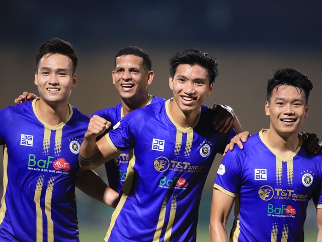 Văn Hậu lập siêu phẩm, CLB Hà Nội tăng tốc đến ngôi vô địch khi đè bẹp 6-0 trước TP.HCM